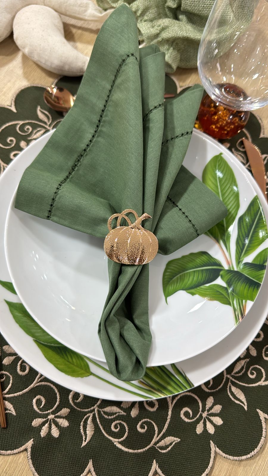 Kit Porta-Guardanapo Pumpkin Dourado – 4 Peças Decorativas para Mesa Posta
