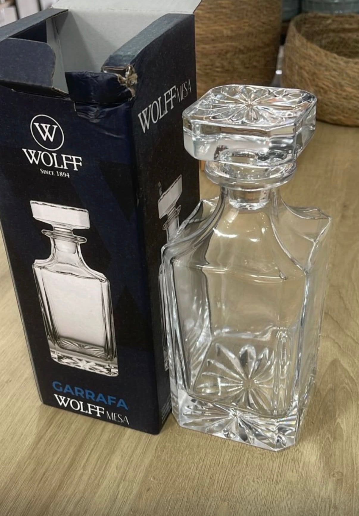 Garrafa de Cristal Wolff Mesa com Tampa – Elegância para Whisky e Bebidas | Design Sofisticado