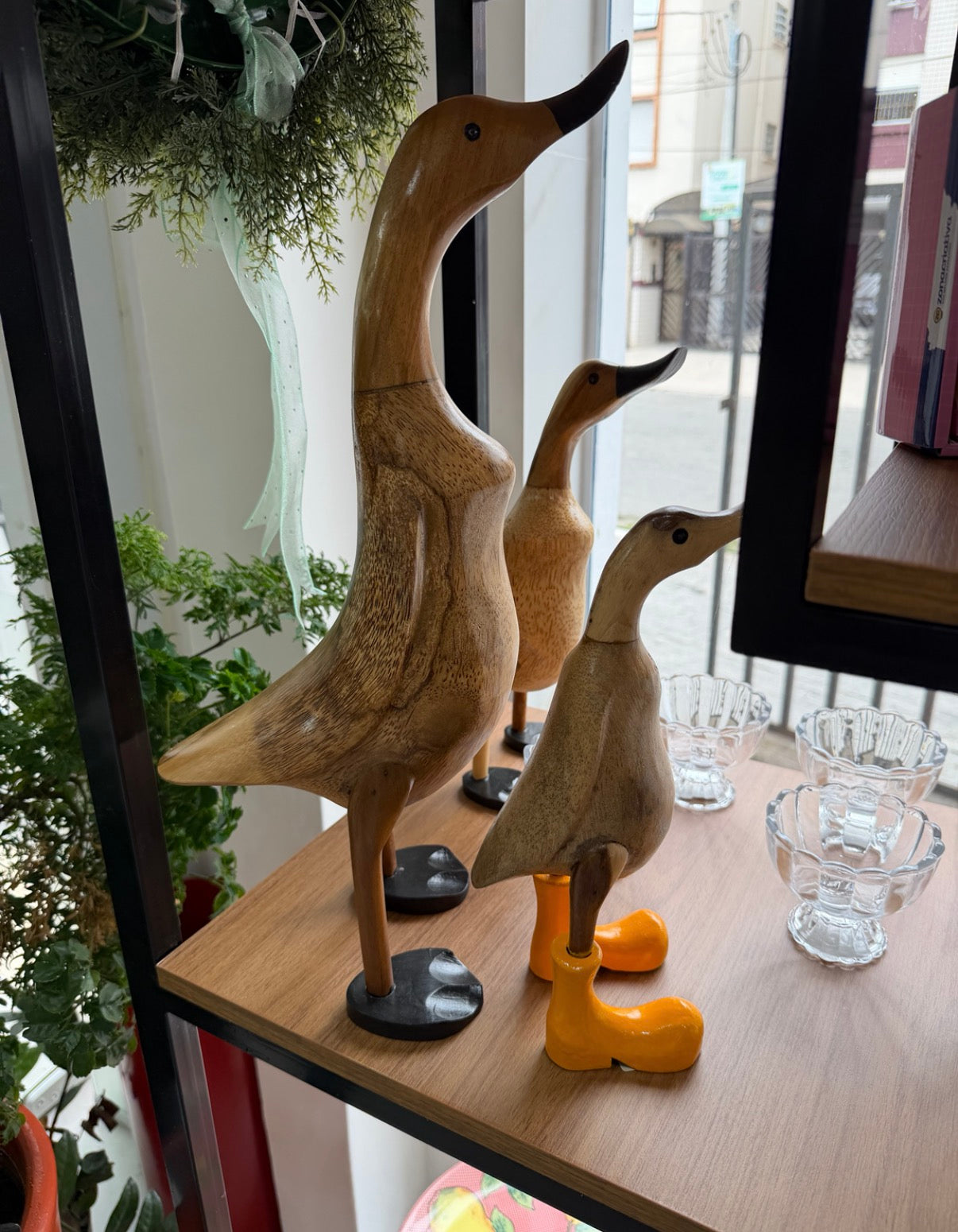 Pato Decorativo em Madeira Natural – Grande